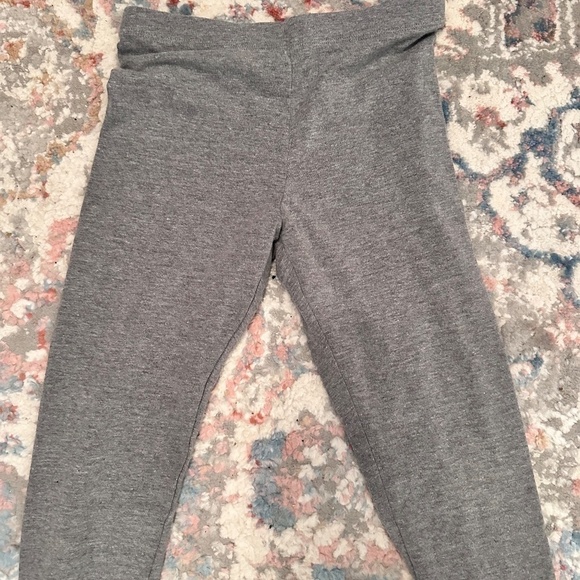 Grey girl legging size 10 barely worn ! - Picture 2 of 4